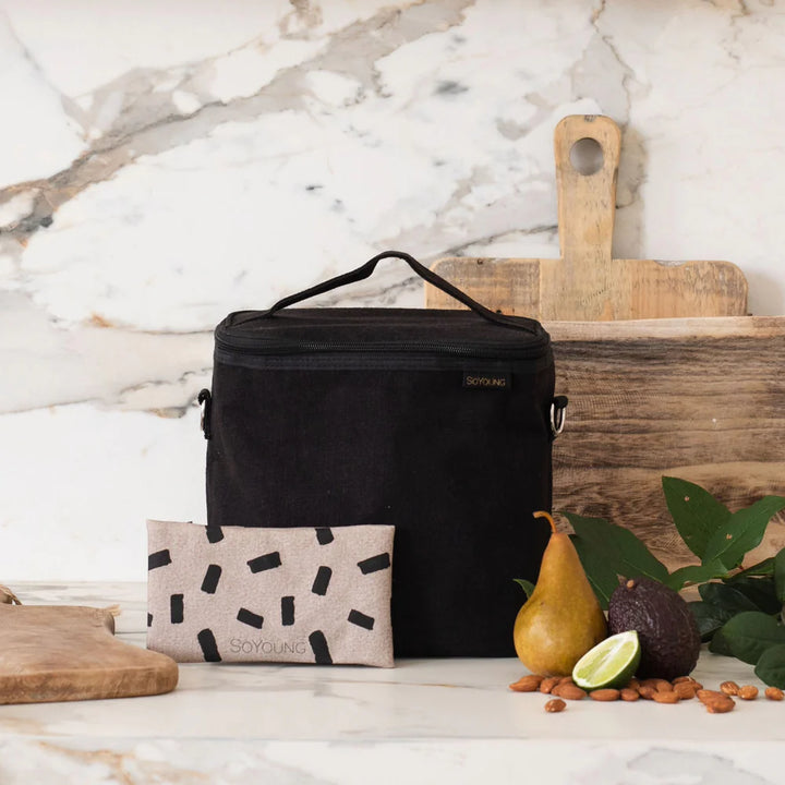 SoYoung | Black Linen Lunch Poche