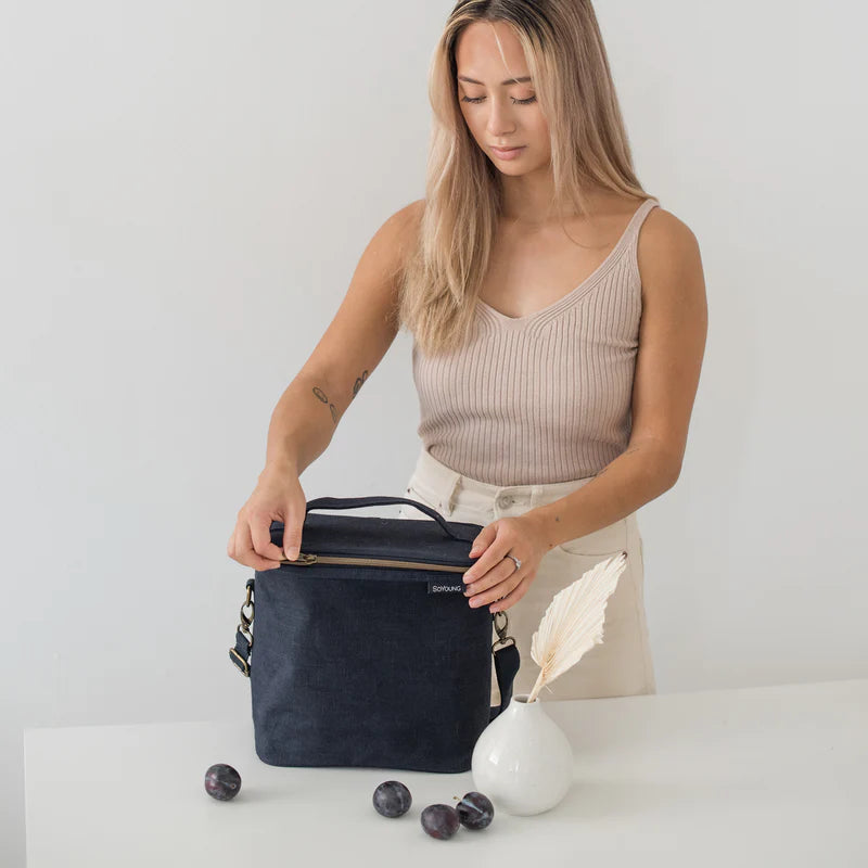 SoYoung | Navy Lunch Poche