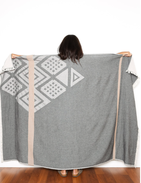 The Malin Throw | grey