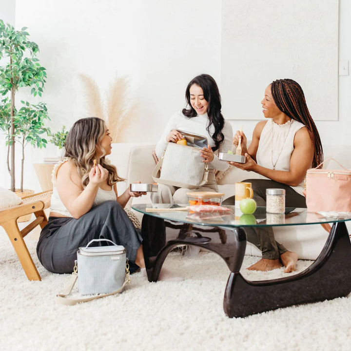 SoYoung | White Abstract Petite Lunch Poche