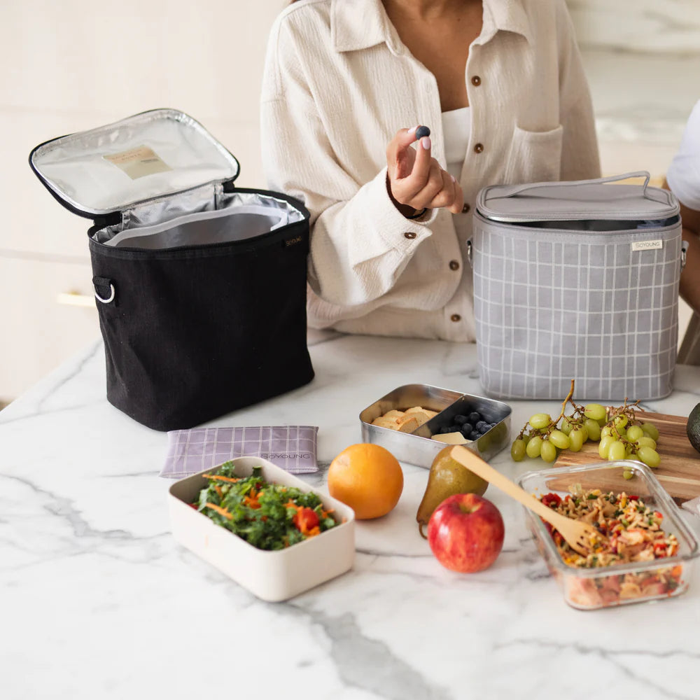 SoYoung | Black Linen Lunch Poche