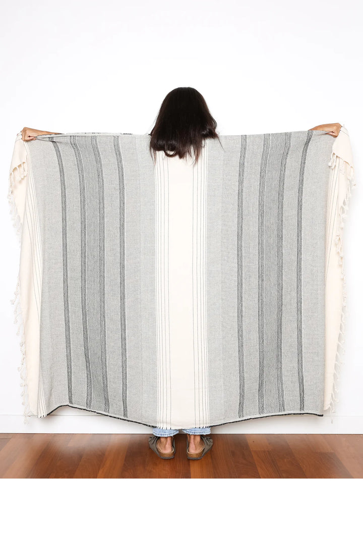 The Sonnet Throw | black stripe