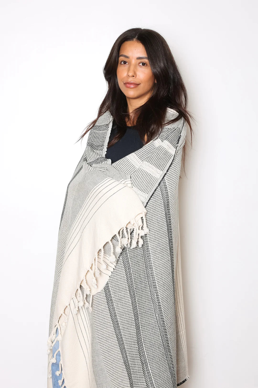 The Sonnet Throw | black stripe