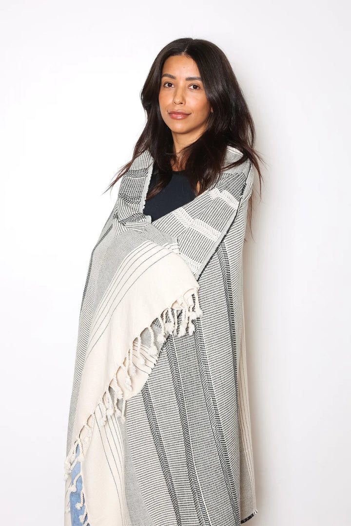 The Sonnet Throw | black stripe