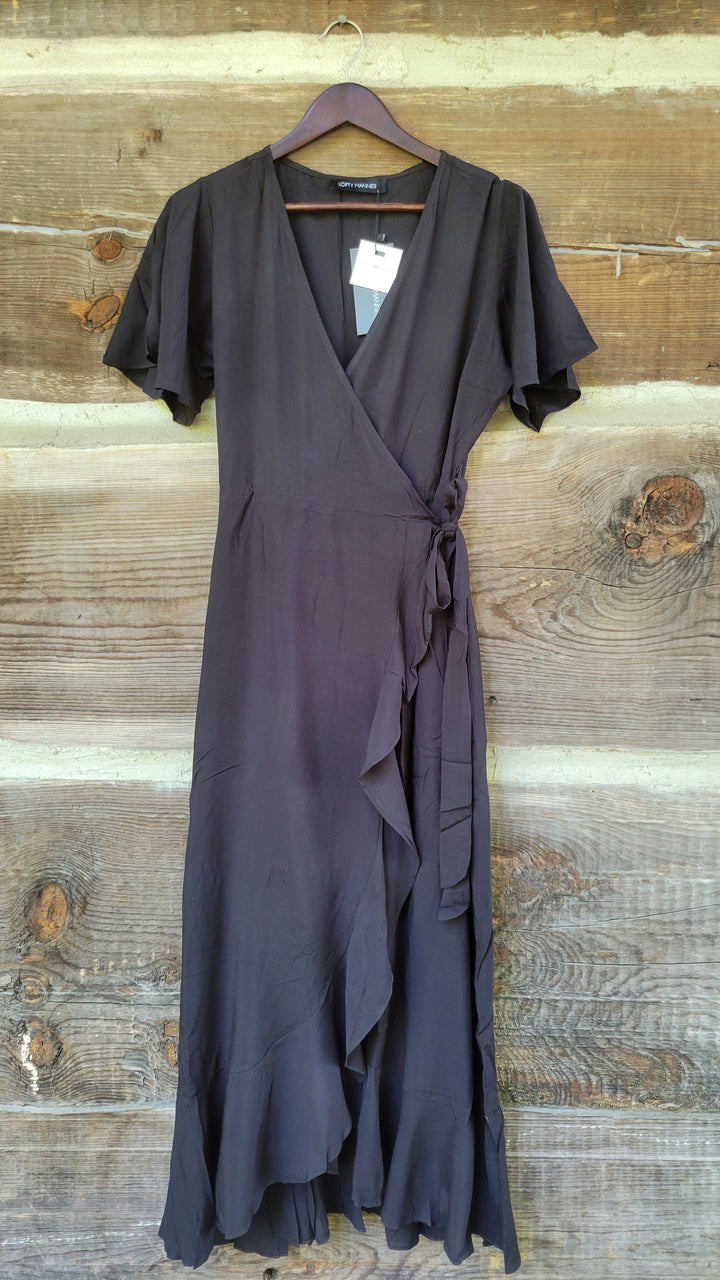 Lofty Manner | Vanessa Black Dress