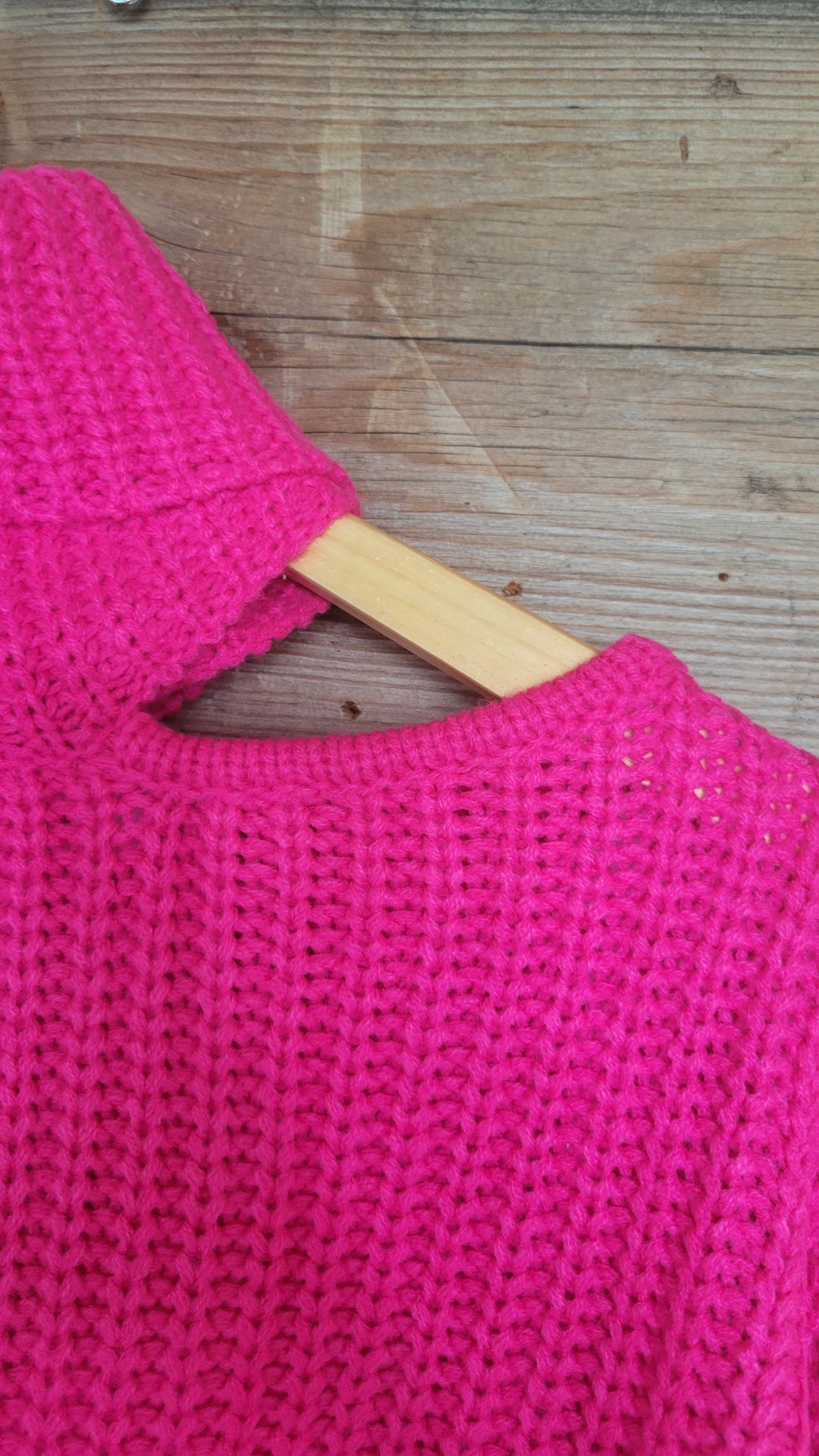 JOHN + JENN | Emilie Peekaboo Shoulder | Hot Pink