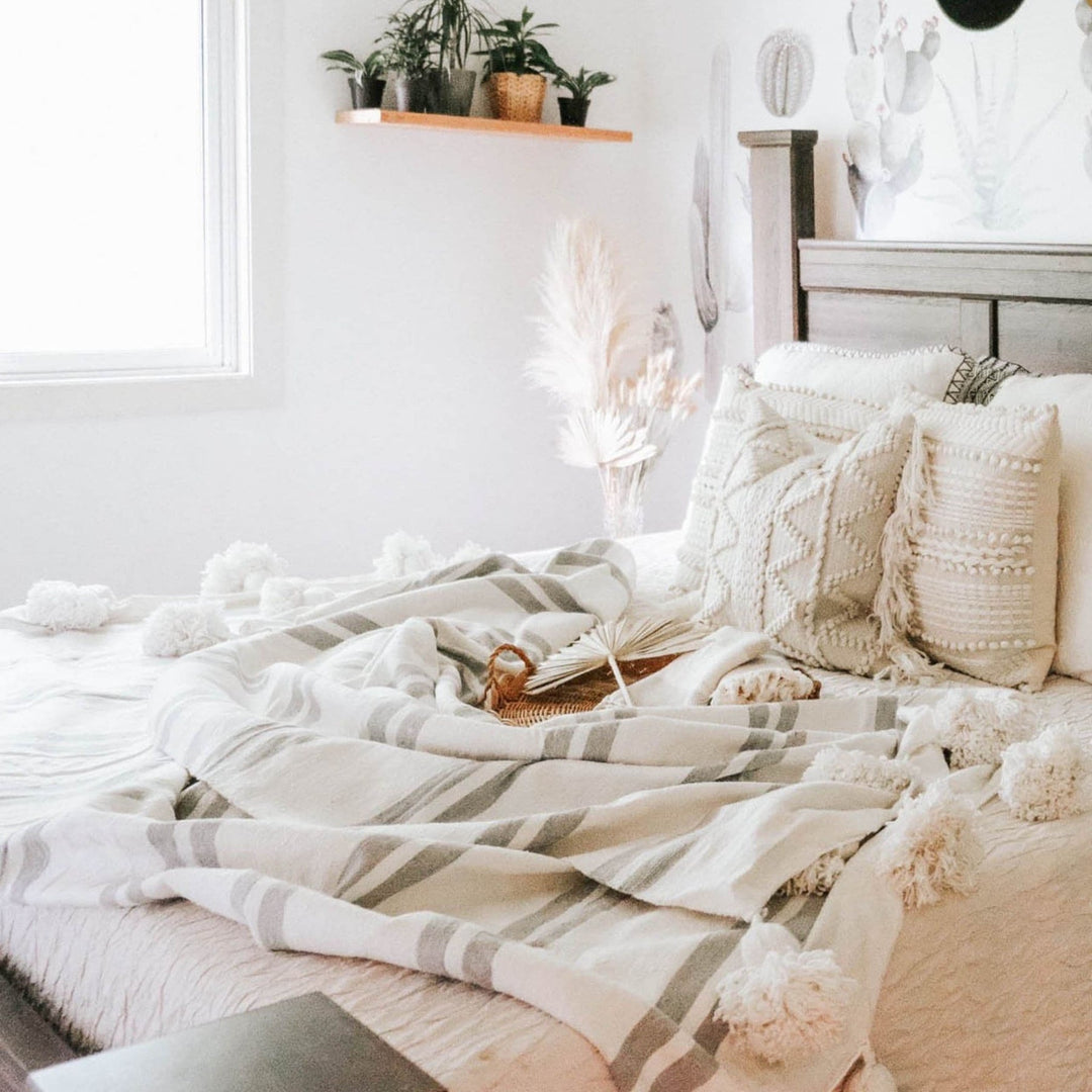 Pokoloko | Moroccan Pom Pom Throw - Racer White